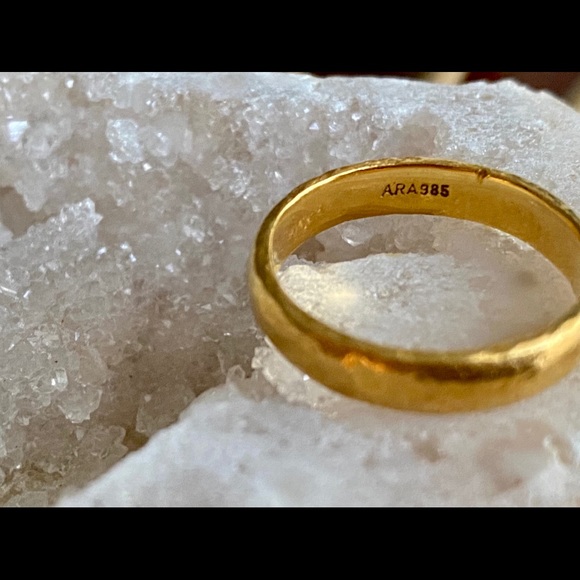 24k Hammered Gold Band Ring - Picture 4 of 5